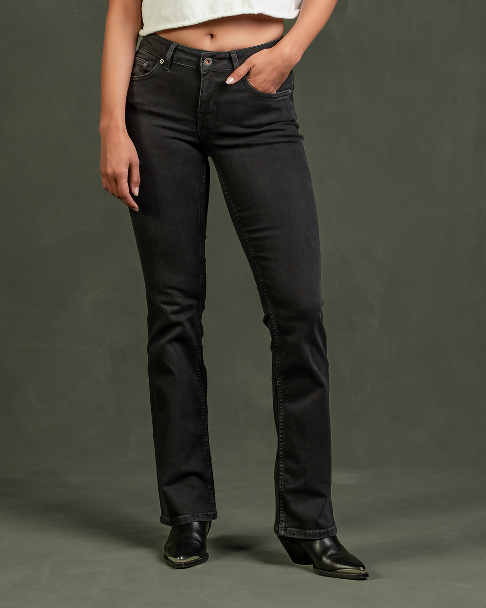 Amy Bootcut Worn in Black