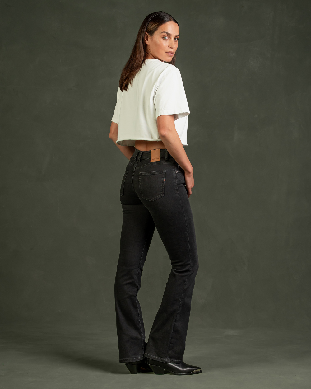 Amy Bootcut Worn in Black