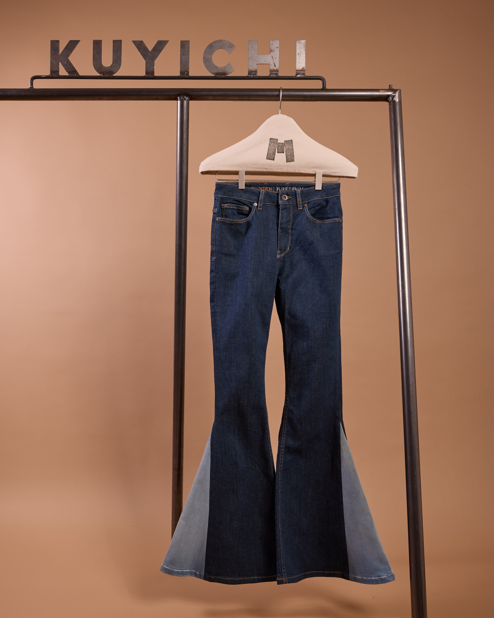 Laura Extra Flare (pre-order)