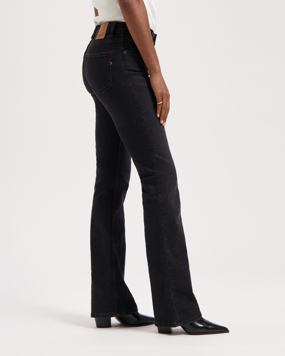 Amy Bootcut Worn in Black